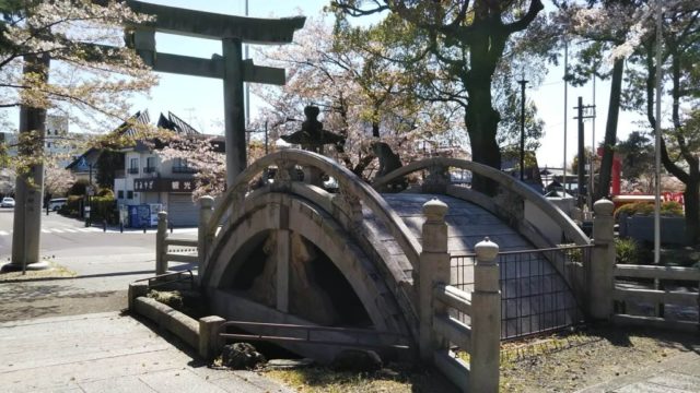 針綱神社の橋