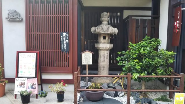 茶亭椿の玄関